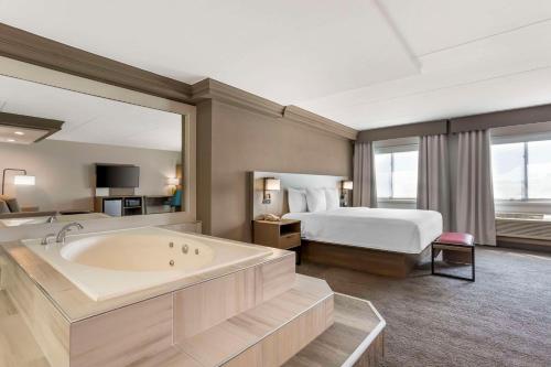 Suite Executive - 1 cama extragrande - No fumadores del hotel Comfort Inn Edgewater On Hudson River. Foto 1