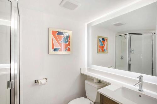 Suite Executive - 1 cama extragrande - No fumadores del hotel Comfort Inn Edgewater On Hudson River. Foto 2