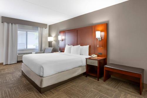 Habitación - 1 cama extragrande - No fumadores del hotel Comfort Inn Edgewater On Hudson River. Foto 1