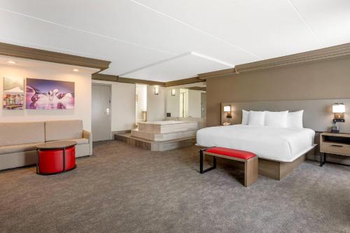 Suite Executive - 1 cama extragrande - No fumadores del hotel Comfort Inn Edgewater On Hudson River. Foto 2
