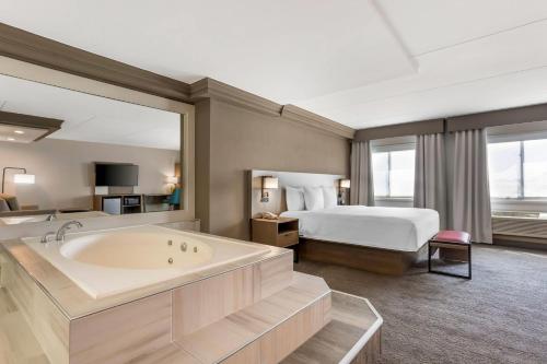 Suite Executive - 1 cama extragrande - No fumadores del hotel Comfort Inn Edgewater On Hudson River. Foto 3