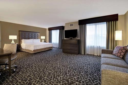 Estudio Doble con cama grande y vistas a la ciudad del hotel Homewood Suites By Hilton Edgewater. Foto 1