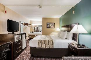 Habitación - 1 cama extragrande - No fumadores del hotel Super 8 by Wyndham Meadowlands. Foto 6