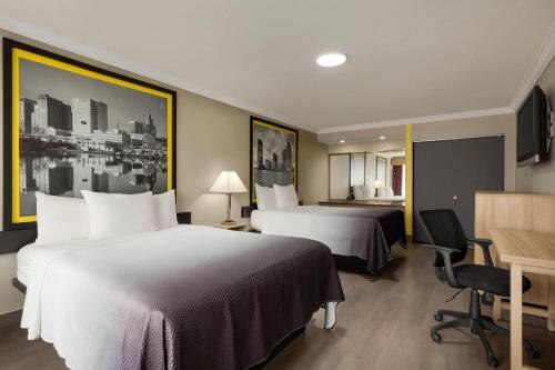 Suite Business de 1 dormitorio - 2 camas dobles - No fumadores del hotel Super 8 by Wyndham Meadowlands