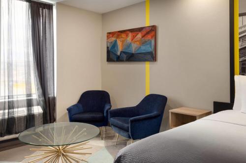 Suite con cama extragrande - No fumadores del hotel Super 8 by Wyndham Meadowlands. Foto 2