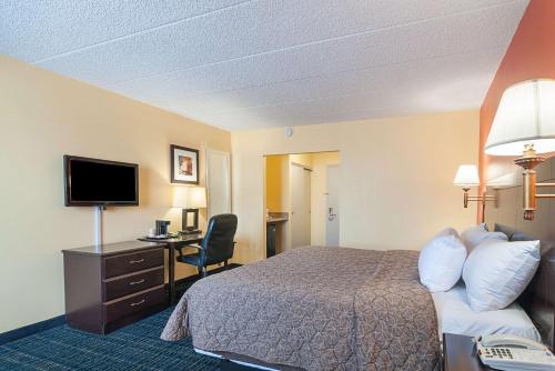 Habitación - 1 cama extragrande - No fumadores del hotel Rodeway Inn Meadowlands Secaucus