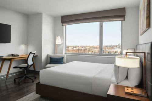Habitación con cama extragrande del hotel Element Harrison - Newark