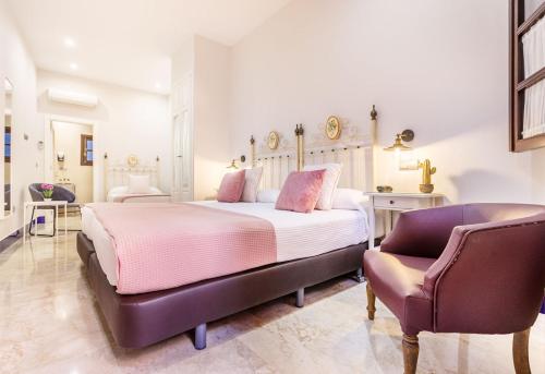 Habitación Doble con cama supletoria del hotel Patio De La Alameda. Foto 1