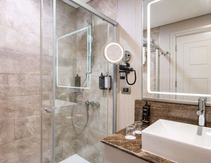 Habitación superior, 1 cama doble del hotel Mercure Tbilisi Old Town. Foto 5