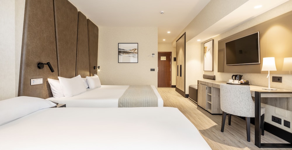 Habitación Triple del hotel Ilunion Malaga. Foto 3