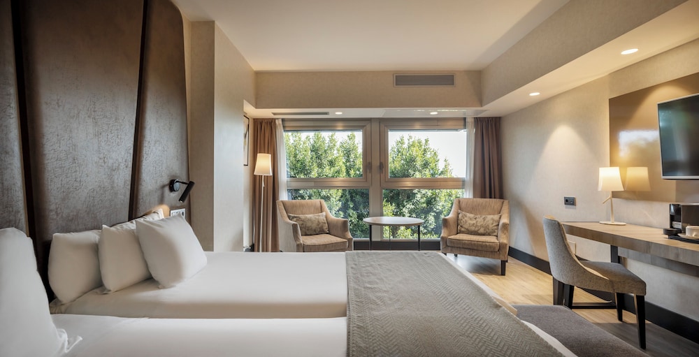 Habitación Doble Superior del hotel Ilunion Malaga. Foto 3