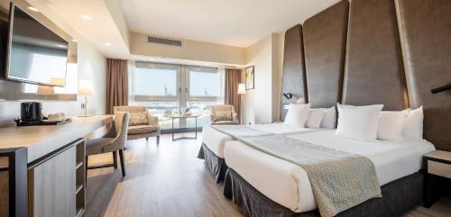 Habitación Doble con vistas al puerto del hotel Ilunion Malaga