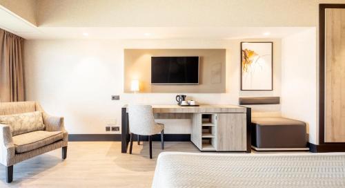 Habitación Doble con vistas al puerto del hotel Ilunion Malaga. Foto 4