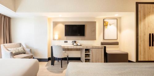 Habitación Doble con cama supletoria del hotel Ilunion Malaga. Foto 2