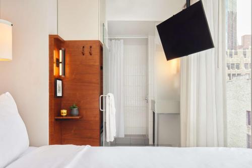 Habitación Essential - Cama extragrande del hotel Arlo Nomad. Foto 5