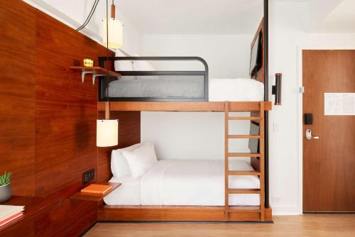 Habitación con literas del hotel Arlo Nomad. Foto 2