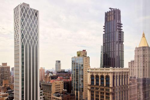 Habitación con vistas al cielo - 1 cama extragrande del hotel Arlo Nomad. Foto 6