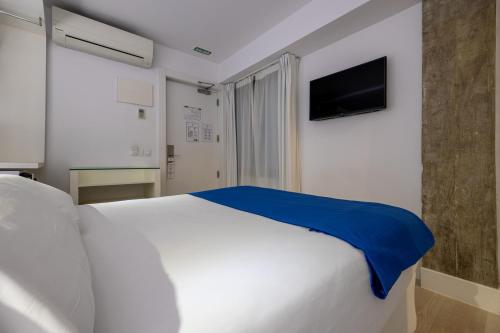 Habitación Doble Pequeña del hotel Atarazanas Malaga Boutique. Foto 8