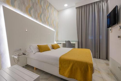 Habitación Doble Pequeña del hotel Atarazanas Malaga Boutique. Foto 10