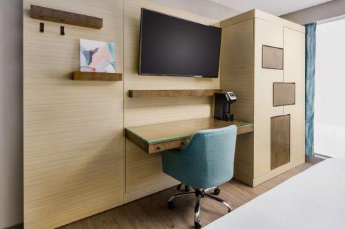 Habitación con cama extragrande - Adaptada para personas con discapacidad auditiva del hotel Hilton Garden Inn New York Times Square North. Foto 1