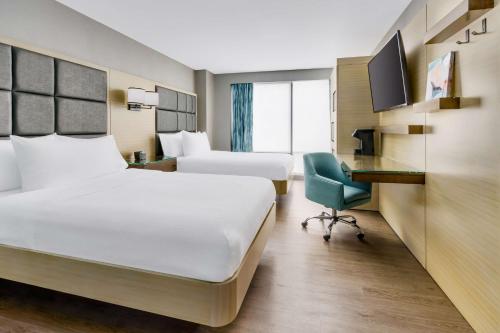 Habitación Doble - 2 camas dobles del hotel Hilton Garden Inn New York Times Square North. Foto 3