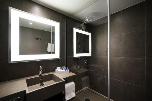 Habitación Familiar Estándar con sofá cama del hotel Novotel Gent Centrum. Foto 5