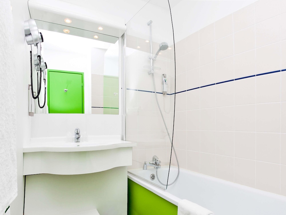 Habitación Estándar con 1 cama doble del hotel Ibis Styles Sarrebourg. Foto 15