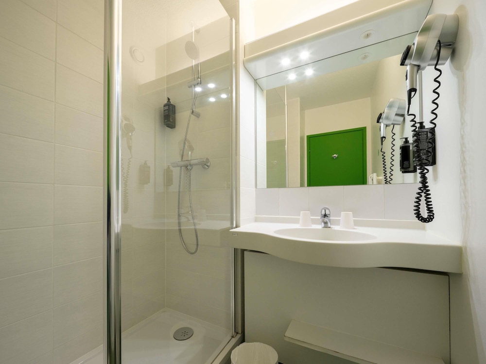 Habitación Estándar con 1 cama doble del hotel Ibis Styles Sarrebourg. Foto 18