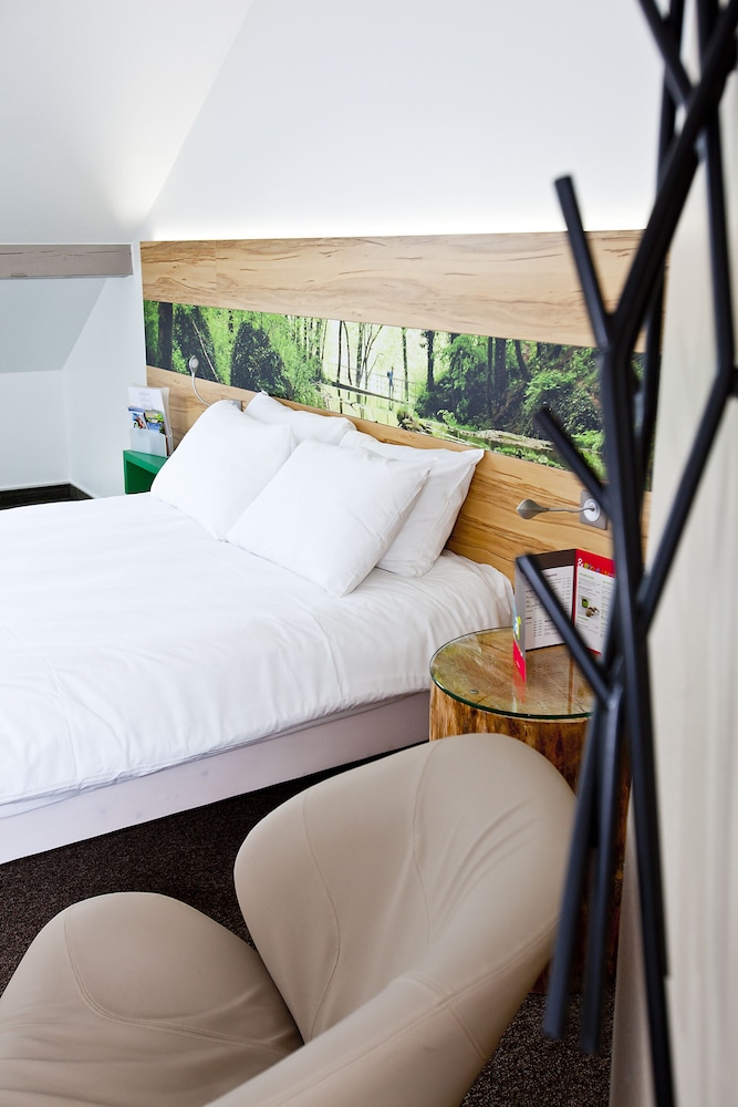Habitación estándar con 2 camas individuales del hotel Ibis Styles Sarrebourg. Foto 1