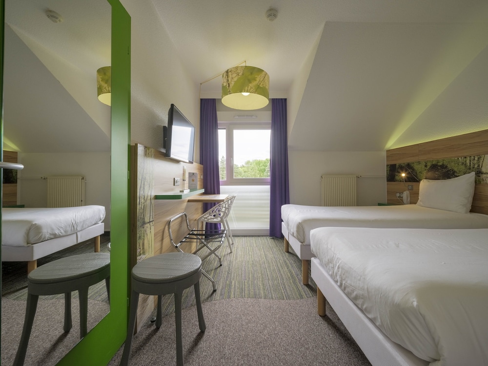 Habitación estándar con 2 camas individuales del hotel Ibis Styles Sarrebourg. Foto 3