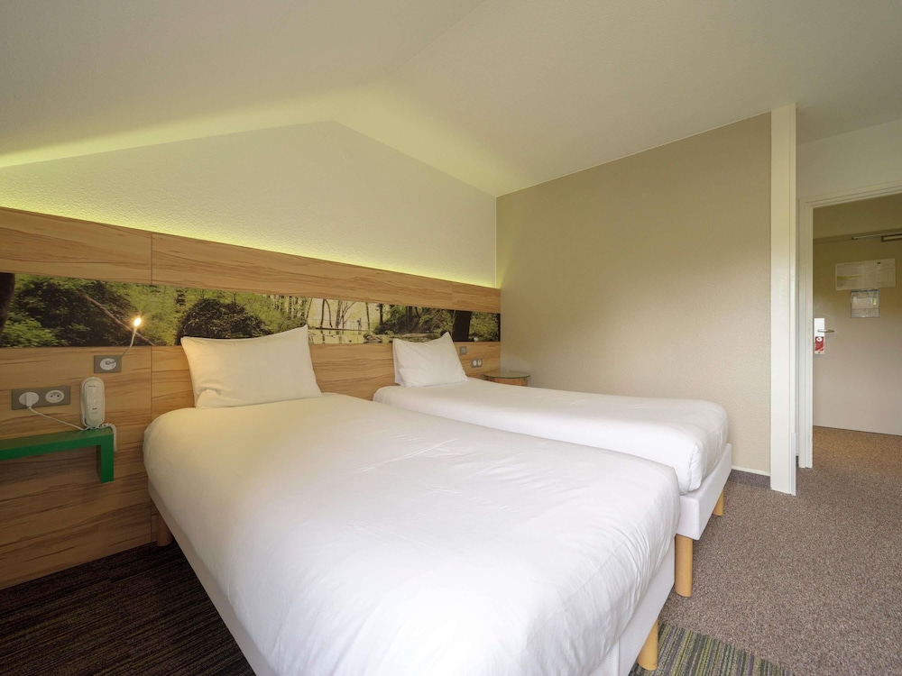 Habitación estándar con 2 camas individuales del hotel Ibis Styles Sarrebourg. Foto 5