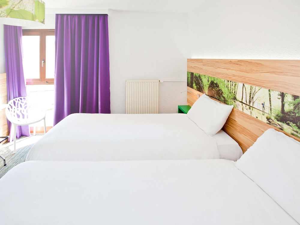 Habitación estándar con 2 camas individuales del hotel Ibis Styles Sarrebourg. Foto 8