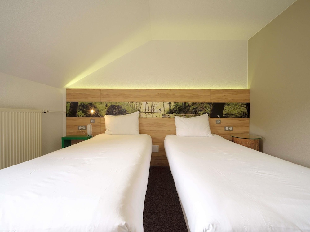 Habitación estándar con 2 camas individuales del hotel Ibis Styles Sarrebourg. Foto 12