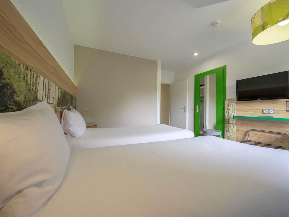 Habitación estándar con 2 camas individuales del hotel Ibis Styles Sarrebourg. Foto 13