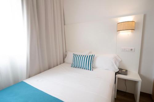 Habitación Doble Económica del hotel Bluesea Playa Azul. Foto 1