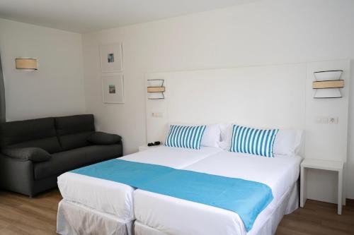 Bungalow del hotel Bluesea Playa Azul. Foto 1