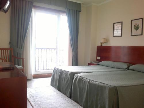 Habitación Doble Estándar - 2 camas del hotel Bahia Bayona. Foto 4