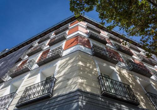 Habitación Doble Deluxe con balcón del hotel Only You Atocha. Foto 1