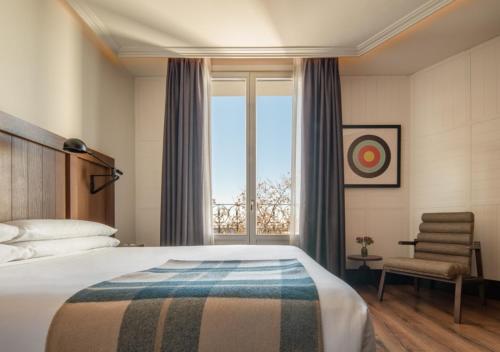 Habitación Doble Deluxe con balcón del hotel Only You Atocha. Foto 3