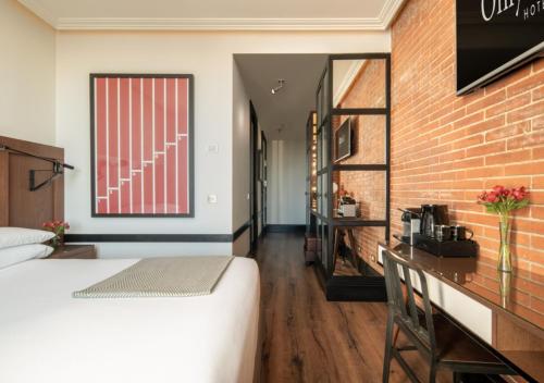 Habitación Doble Deluxe con balcón del hotel Only You Atocha. Foto 6