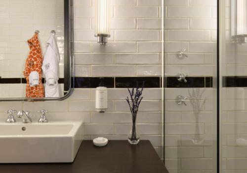 Habitación Doble Premium con balcón - 1 o 2 camas del hotel Only You Atocha. Foto 4