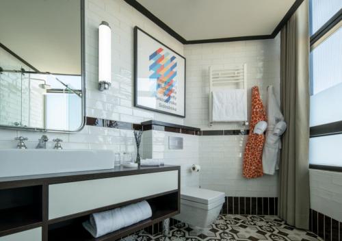 Suite Junior del hotel Only You Atocha. Foto 3