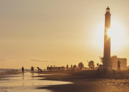 Bungalow con terraza y vistas a la piscina del hotel Vista Verde. Foto 26