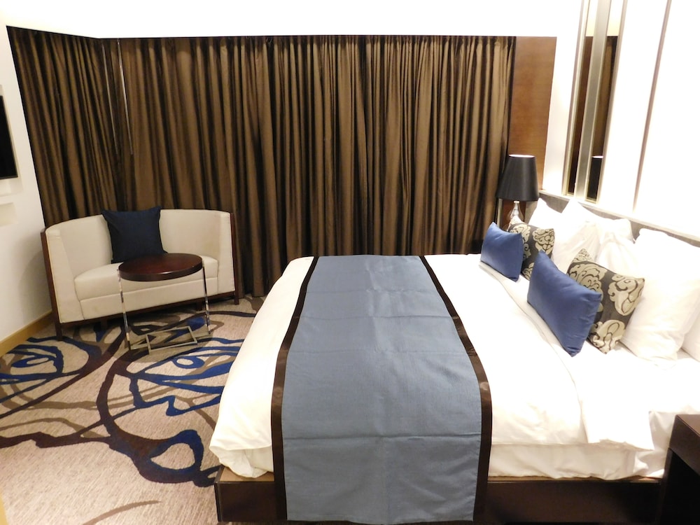Suite de Lujo del hotel Pride Plaza Aerocity New Delhi