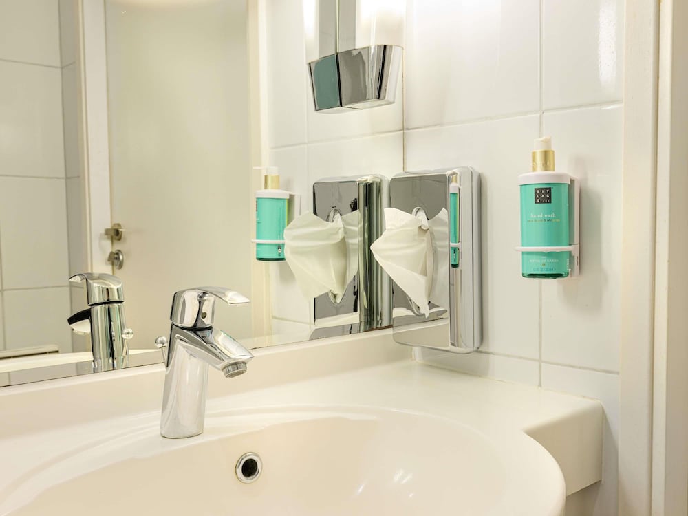 Habitación estándar con 1 cama doble y sofá - cama del hotel Novotel Gdansk Centrum. Foto 2