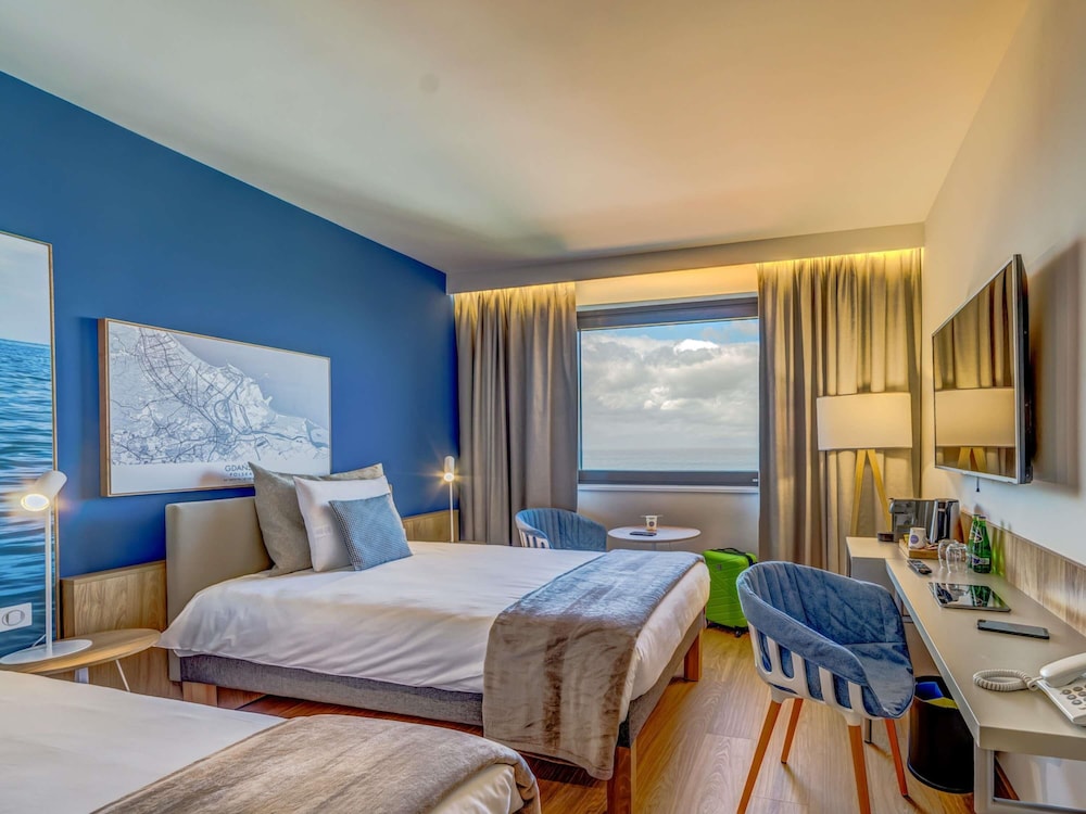 Habitación estándar doble cómoda con aire acondicionado del hotel Novotel Gdansk Marina. Foto 4