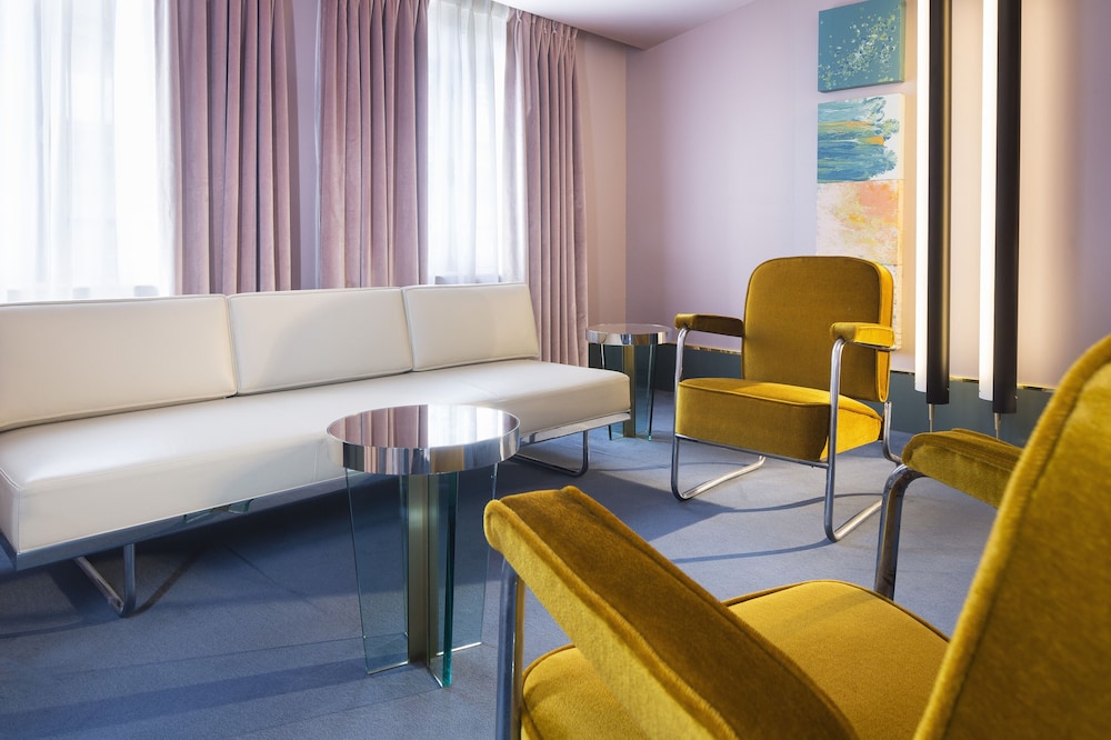 Suite, acceso gratuito al Spa bajo petición del hotel Saint-marc. Foto 1