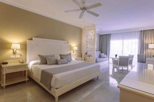Suite Junior Deluxe del hotel Bahia Principe Fantasia Punta Cana - All Inclusive. Foto 1