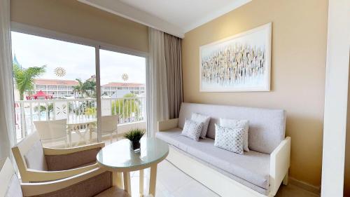 Suite Junior Deluxe - Frente al castillo del hotel Bahia Principe Fantasia Punta Cana - All Inclusive. Foto 1
