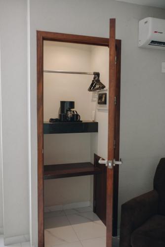Habitación Doble Superior con 2 camas dobles y vistas del hotel Dali Ejecutivo. Foto 3
